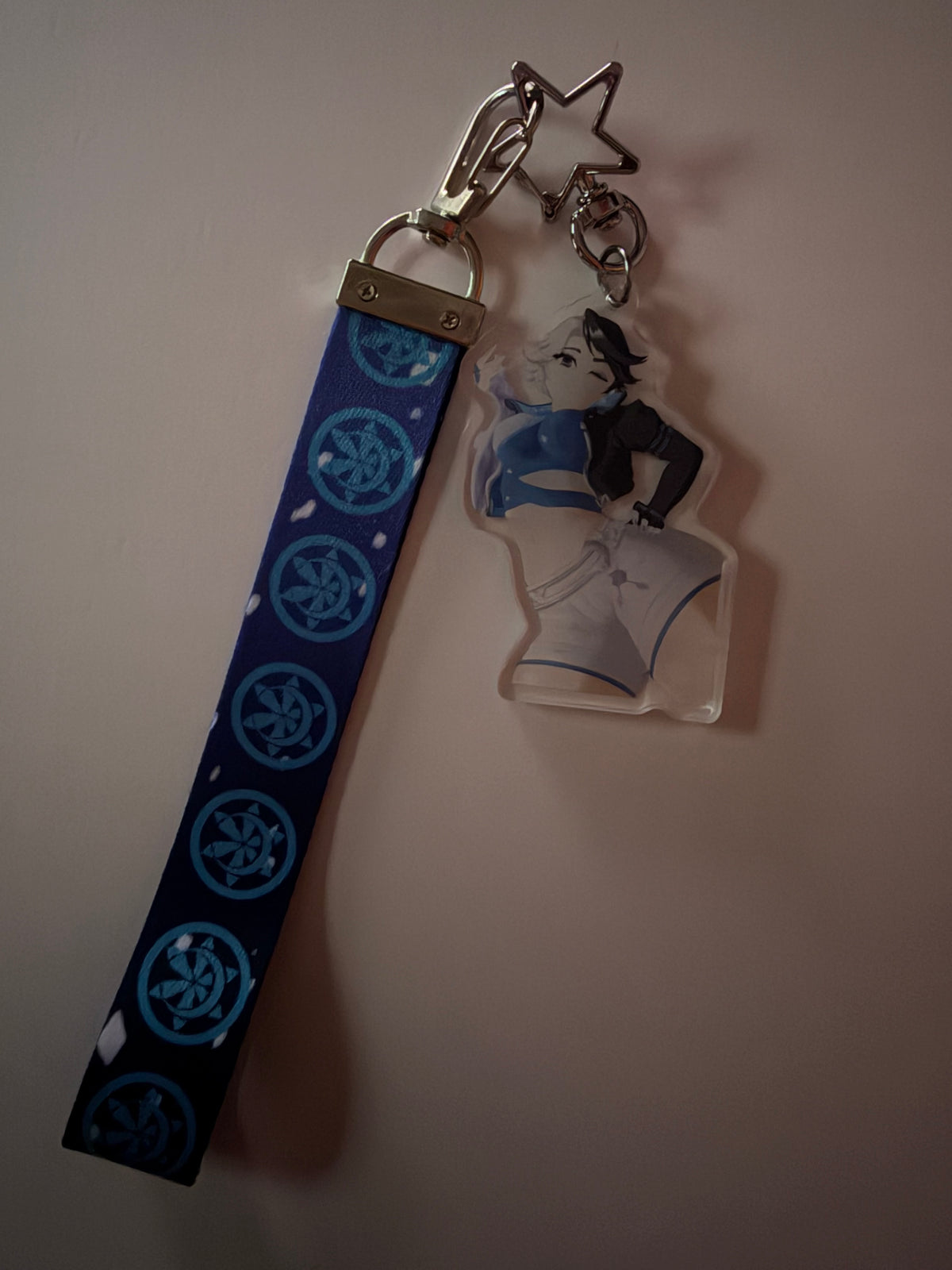 Luna Snow Keychain (In-Hand)